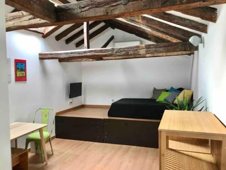 Buhardilla En El Madrid De Los Austrias Apartman Kültér fotó